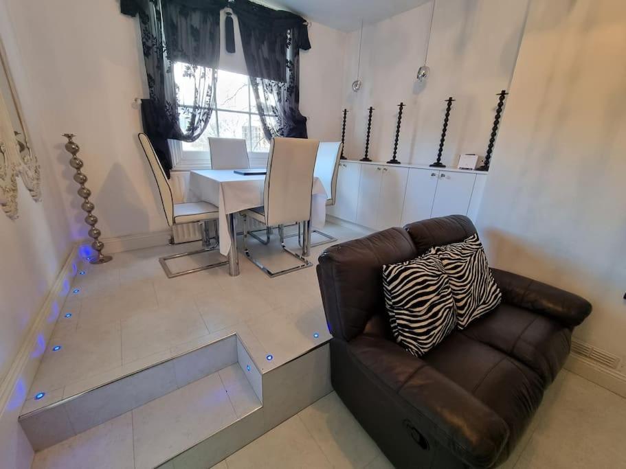 Beautiful Apartment In The Heart Of Rochester Rochester  Ngoại thất bức ảnh
